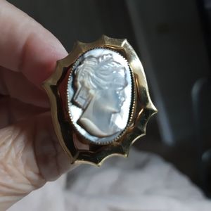 Beautiful Art Deco Mother of Pearl Cameo Ring